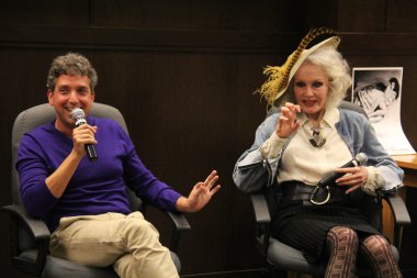 Eddie shapiro ve julie newmar