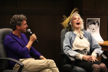 Eddie shapiro ve julie newmar