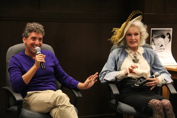 Eddie Shapiro and Julie Newmar — Stock Photo, Image