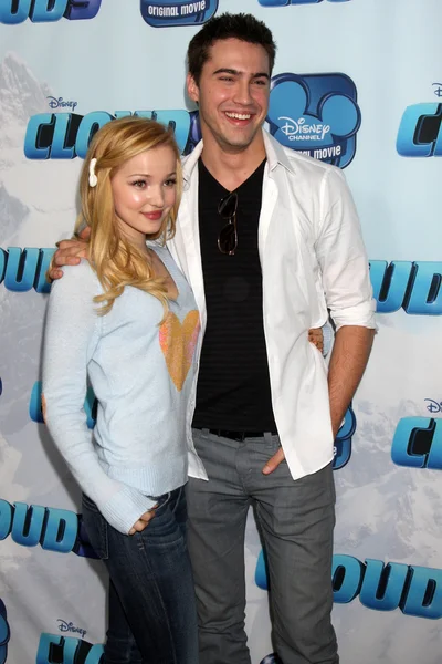 Dove Cameron, Ryan Mccarter — Zdjęcie stockowe