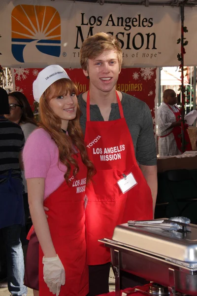 Bella Thorne, Tristan Klier — Zdjęcie stockowe