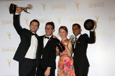 Joseph gordon-levitt, jared geller, belisa balaban ve Fahri enesali