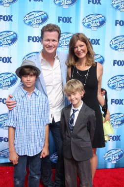 Jonathan mangum, leah stanko mangum, chase mangum ve austin mangum
