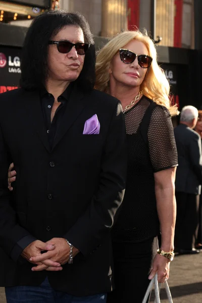 Gene simmons och shannon tweed simmons — Stockfoto