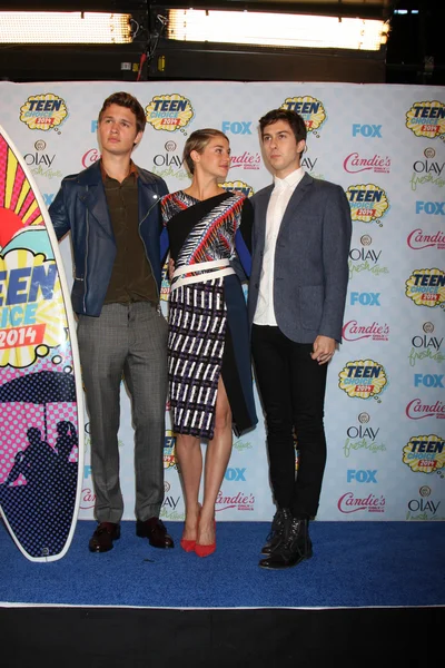 Shailene woodley, Anselma elgort, nat wolff — Zdjęcie stockowe