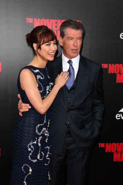 Пирс Броснан, Ольга Куриленко
