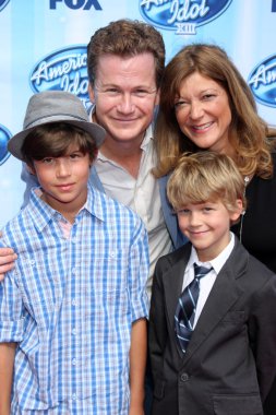 Jonathan mangum, leah stanko mangum, chase mangum ve austin mangum