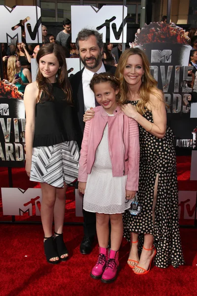 Judd Apaptow, Leslie Mann and family — Stock Photo, Image