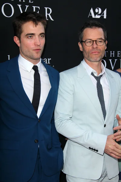 Robert Pattinson y Guy Pearce — Foto de Stock