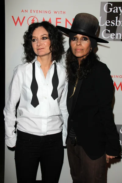 Sara Gilbert and Linda Perry — Stock Photo, Image