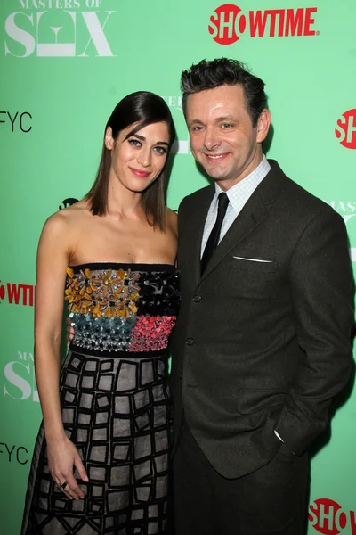 Lizzy Caplan and Michael Sheen — Stock Photo, Image