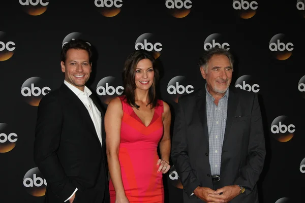 Ioan Gruffudd, Alana De La Garza, Judd Hirsch — Stock Photo, Image