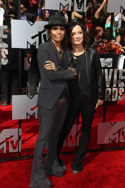 Linda Perry y Sara Gilbert —  Fotos de Stock