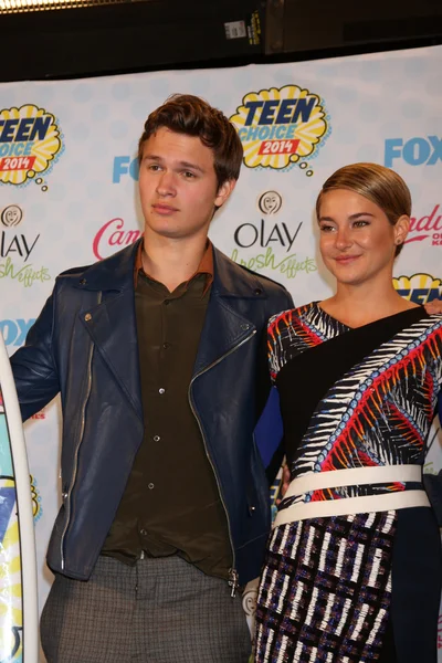 Shailene 우 들 리, ansel elgort — 스톡 사진