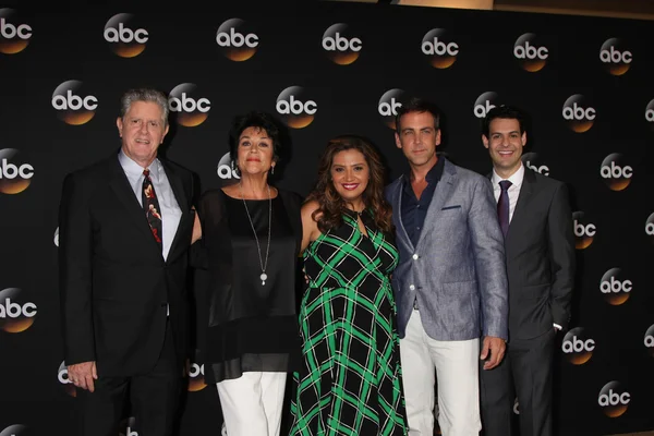 Sam Mcmurray, Terri Hoyos, Cristela Alonzo, Carlos Ponce, Andrew Leeds — Foto de Stock