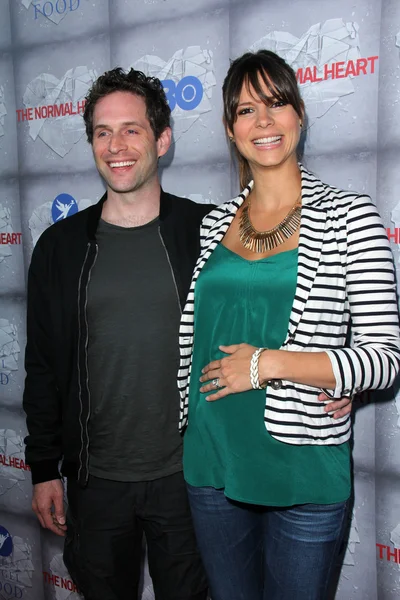 Glenn Howerton e Jill Latiano — Fotografia de Stock