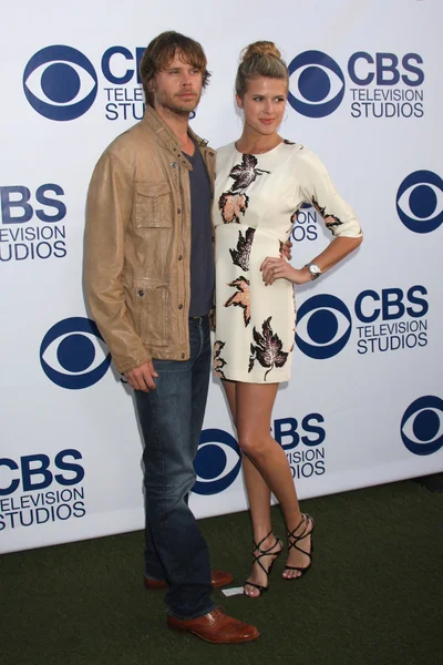 Eric Christian Olsen y Sarah Wright — Foto de Stock