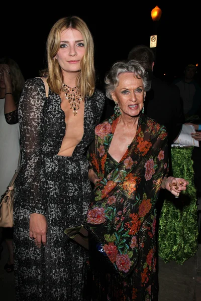 Mischa barton och tippi hedren — Stockfoto