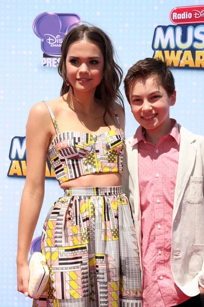 Maia Mitchell and Hayden Byerly — Stock Photo, Image