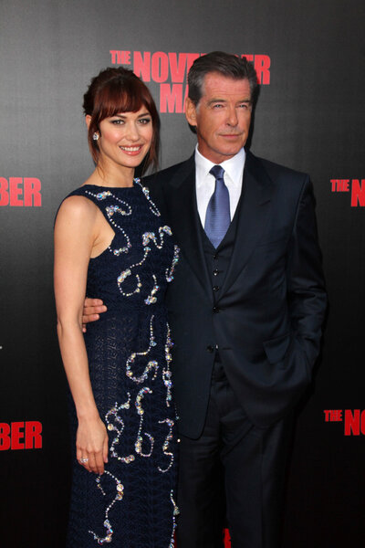 Пирс Броснан, Ольга Куриленко
