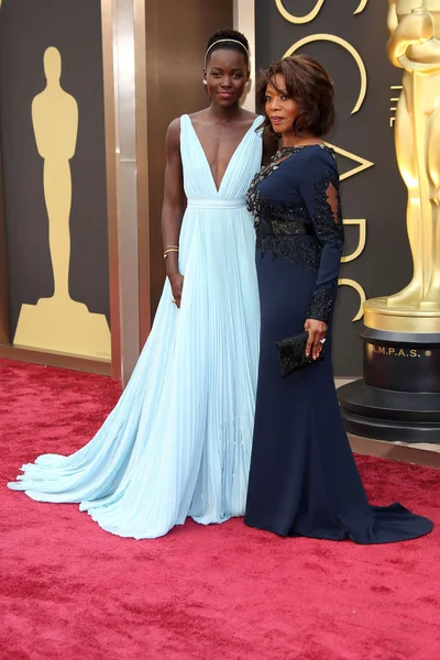 Lupita Nyong'o, Alfre Woodard — Zdjęcie stockowe