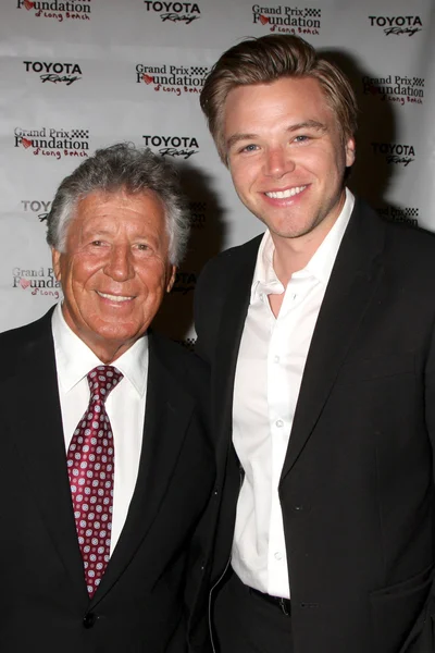 Mario Andretti and Brett Davern — Stock Photo, Image