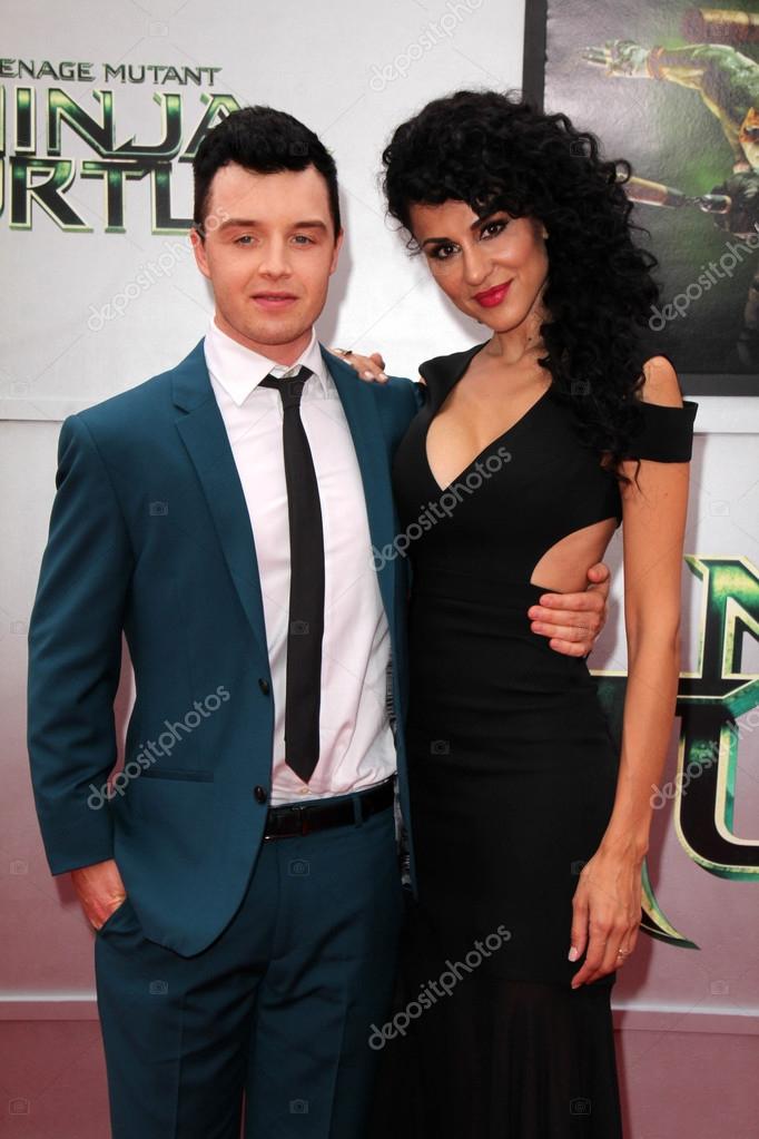 Noel Fisher, Layla Alizada på premiären av hennes film.