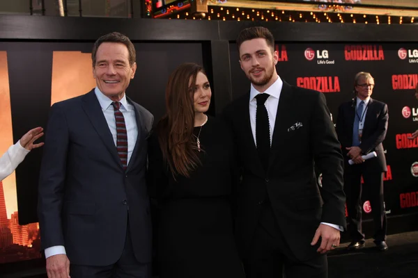 Bryan cranston, elizabeth olsen en aaron taylor-johnson — Stockfoto