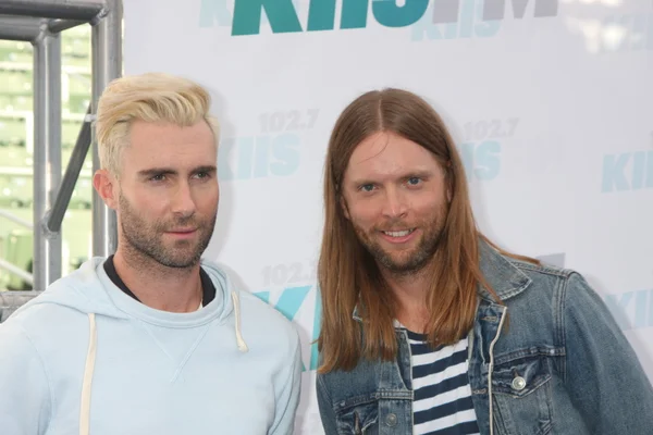 Adam Levine e James Valentine — Foto Stock