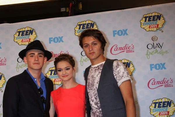 Nolan A. Sotillo, Charlie Rowe, Ciara Bravo — Stok fotoğraf