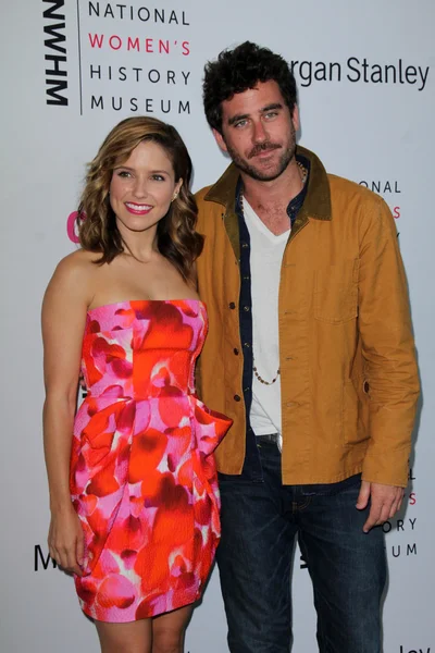 Sophia Bush y Bryn Mooser — Foto de Stock