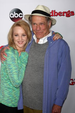 Wendi mclendon covey ve george segal