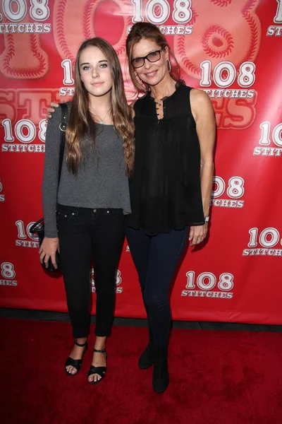 Annabelle Negron and mother Kate Vernon — Stock Photo, Image