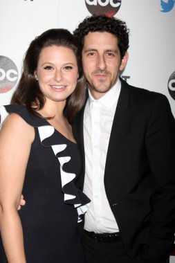 Katie lowes ve adam shapiro