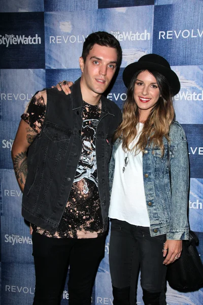 Josh Beech et Shenae Grimes — Photo