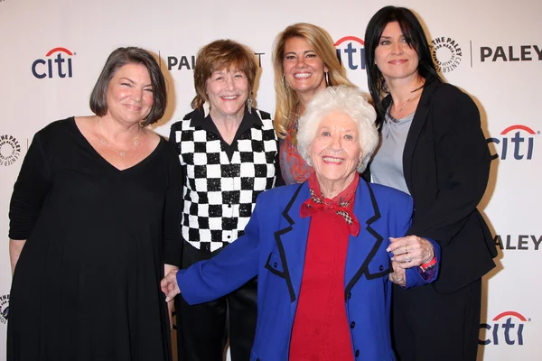 Mindy cohn, geri jewell, lisa whelchel, charlotte rae en nancy mckeon — Stockfoto