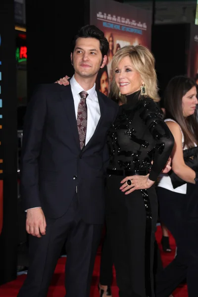 Ben schwartz és jane fonda — Zdjęcie stockowe