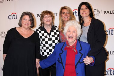 Mindy cohn, geri jewell, lisa whelchel, charlotte rae ve nancy mckeon