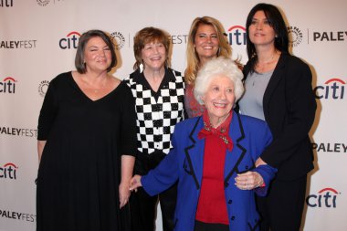 Mindy cohn, geri jewell, lisa whelchel, charlotte rae ve nancy mckeon