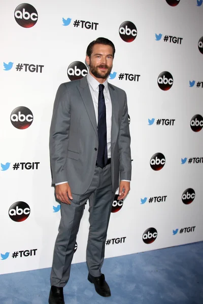 Charlie Weber