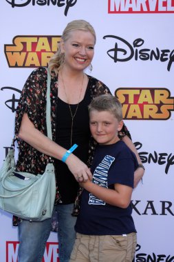 Melissa peterman ve riley david brad