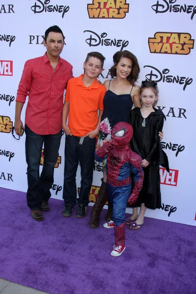 Michael Saucedo, hijo y Rebecca Herbst — Foto de Stock