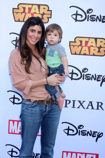 Jamie-lynn sigler en beau kyle dykstra — Stockfoto