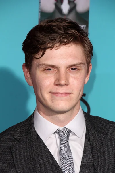 Evan Peters — Stock Photo, Image