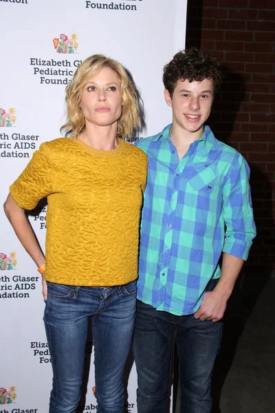 Nolan Gould, Julie Bowen, — Zdjęcie stockowe