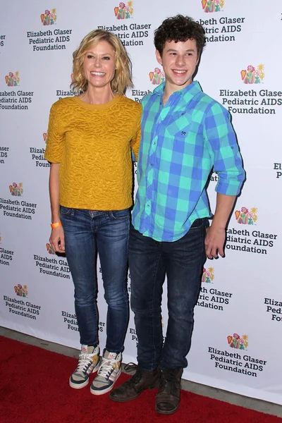 Nolan Gould, Julie Bowen, — Foto de Stock