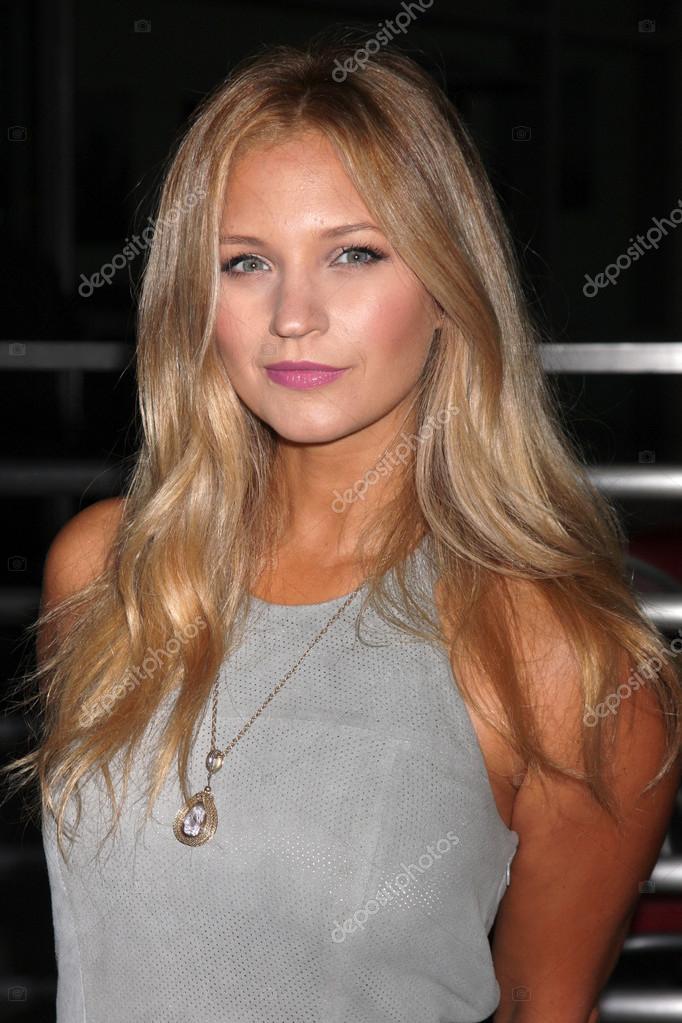 Vanessa Ray – Stock Editorial Photo © s_bukley #55952809