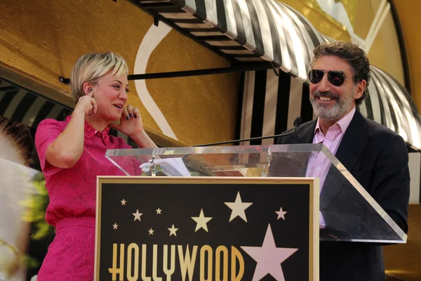 Kaley cuoco och chuck lorre — Stockfoto