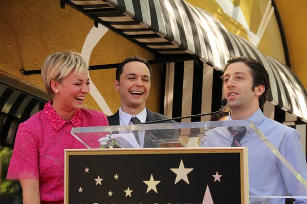 Kaley Cuoco, Jim Parsons en Simon Helberg — Stockfoto