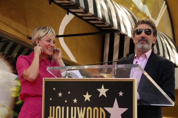 Kaley Cuoco and Chuck Lorre — Stock Photo, Image